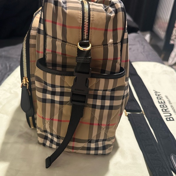 Burberry Black and Red Baby Bag with Signature Style - Picture 4 of 11